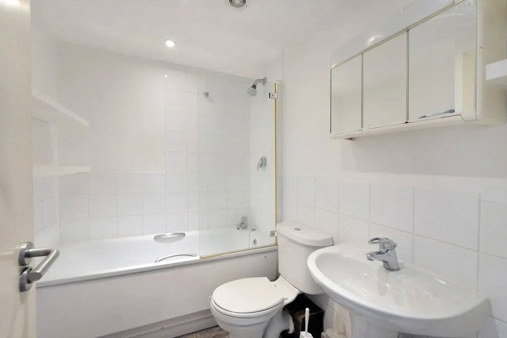 Flat Sloane Avenue in Greater London