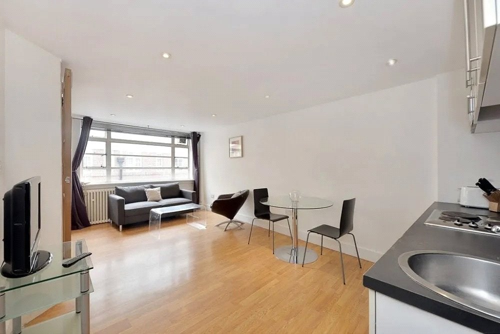 Flat Sloane Avenue in Greater London