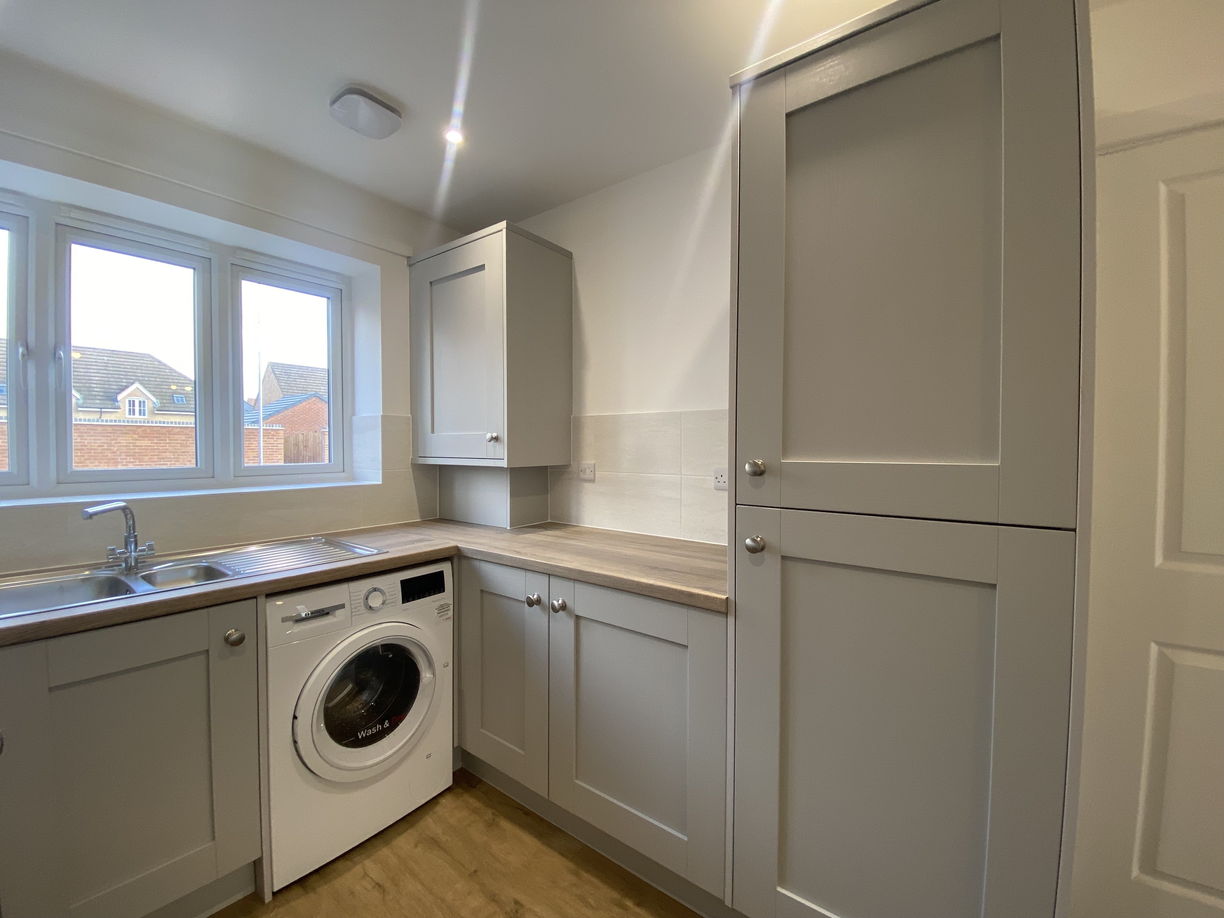 Flat Eagle Close in Weldon