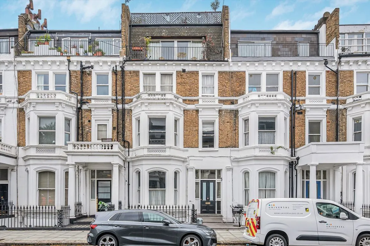 Flat Sinclair Road in Greater London