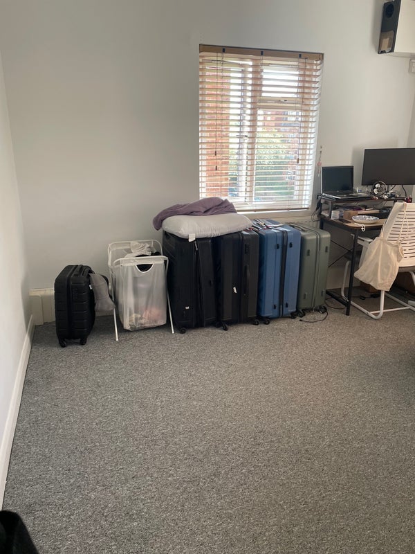 Room North End Road in Greater London