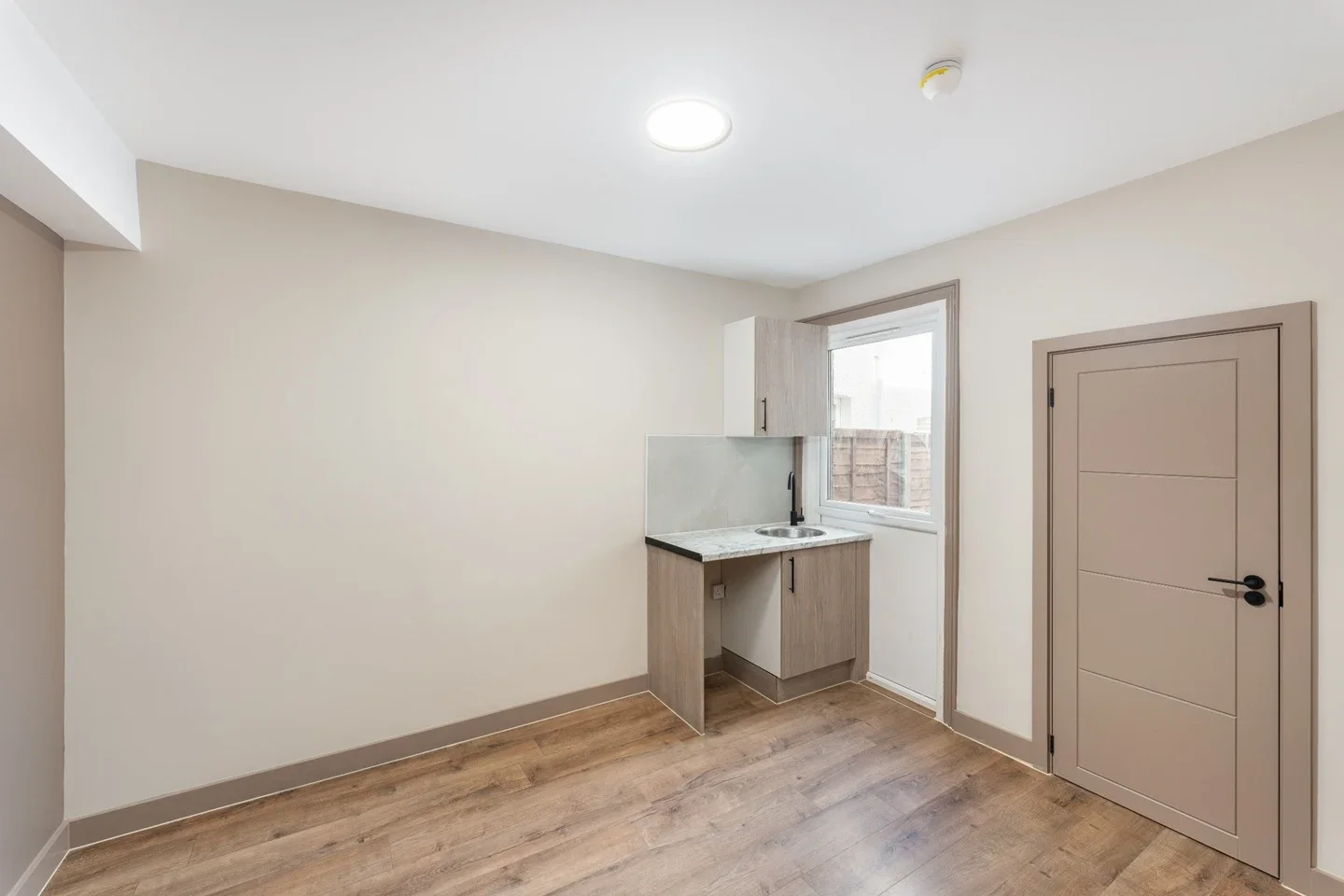 Flat Cassio Road in Watford