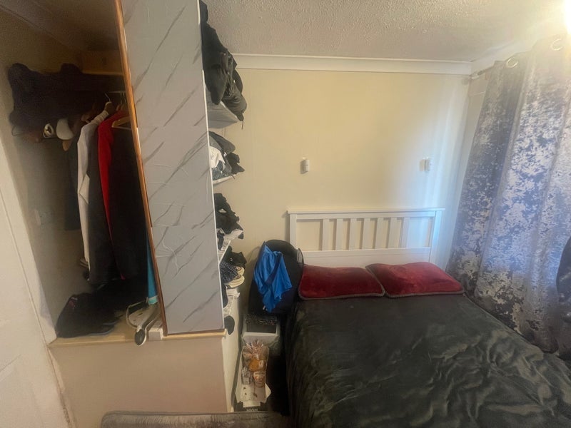 Room Byegrove Road in Greater London