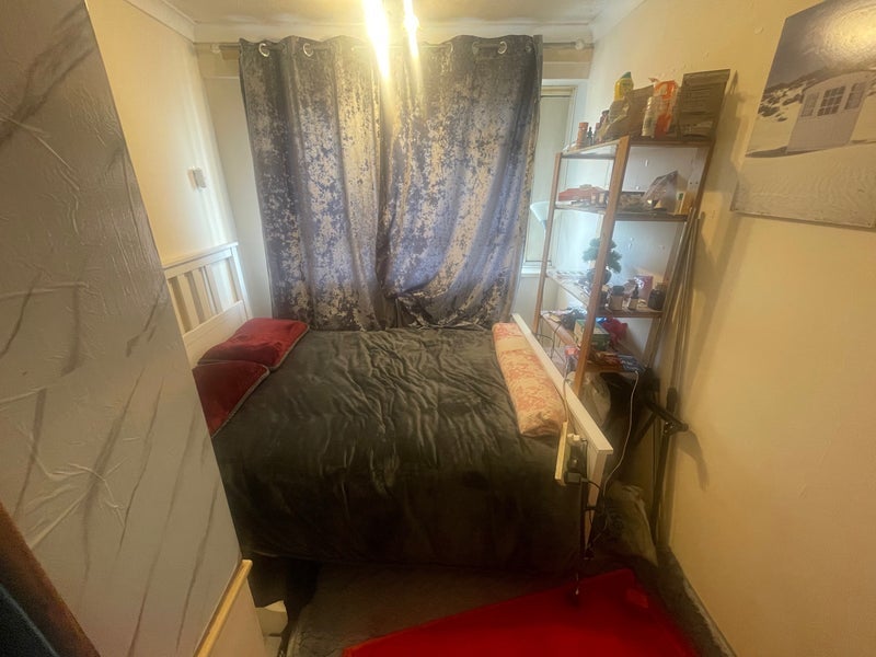 Room Byegrove Road in Greater London