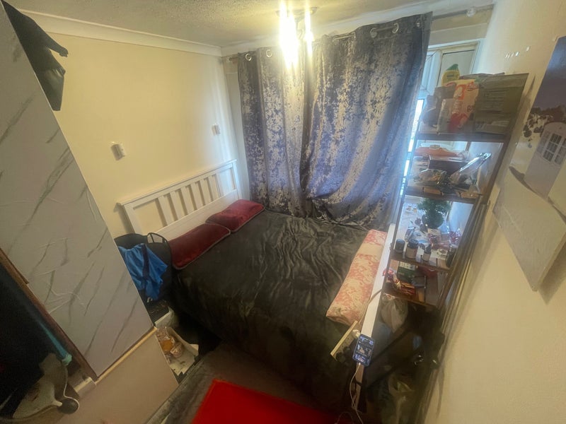 Room Byegrove Road in Greater London