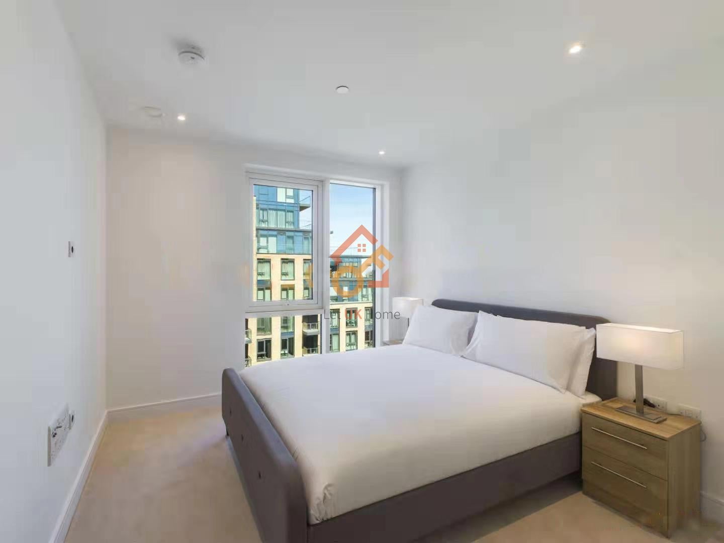 Flat Juniper Drive in Greater London