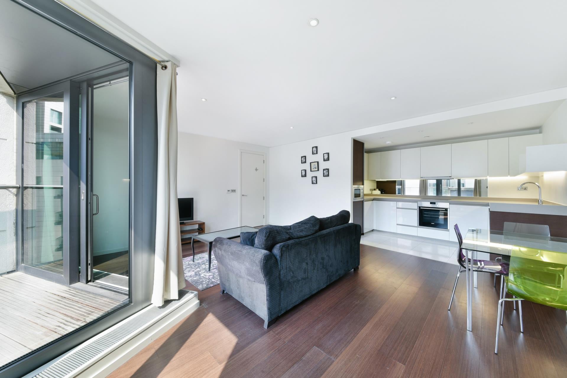 Flat Alexia Square in Greater London