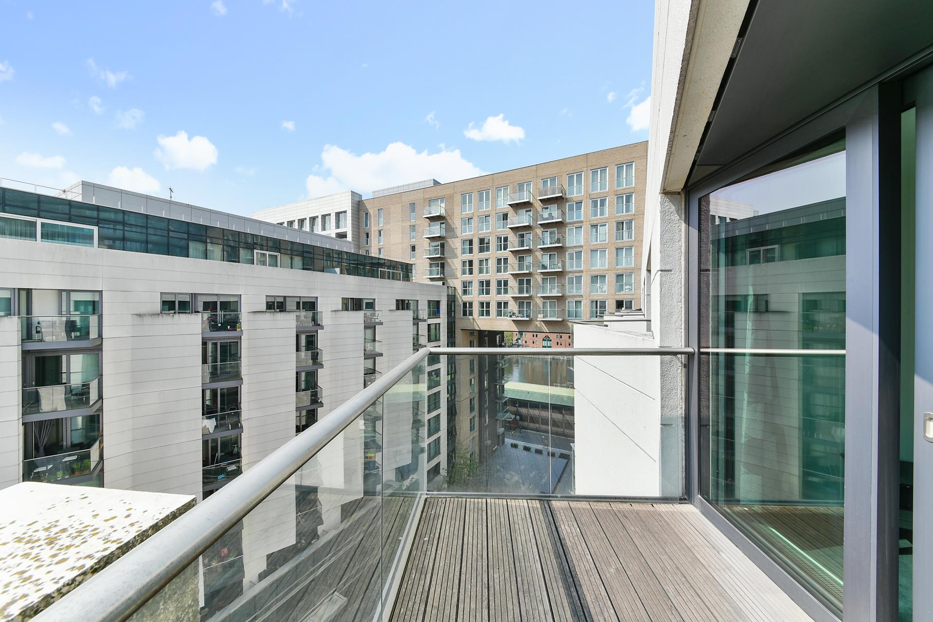 Flat Alexia Square in Greater London