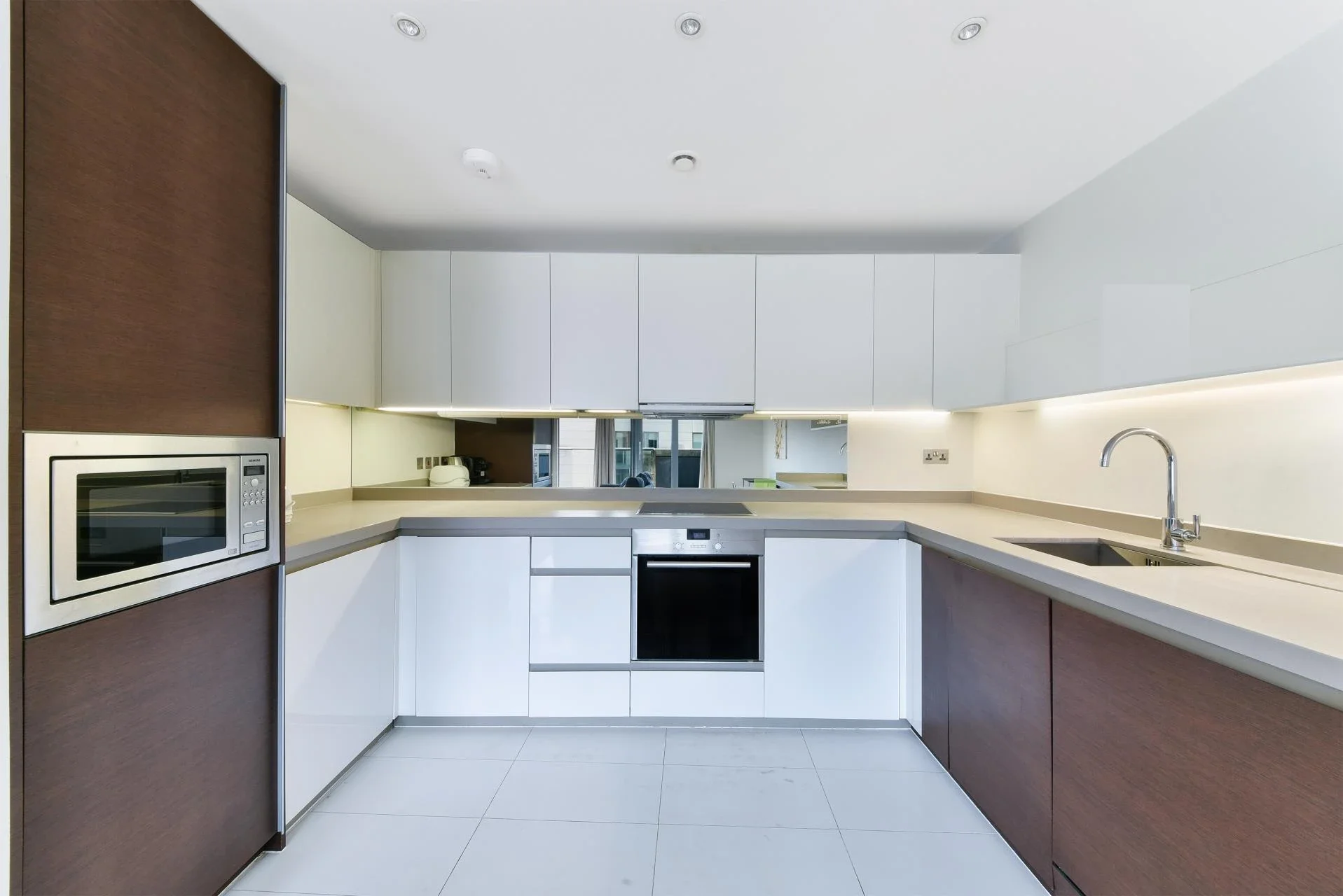 Flat Alexia Square in Greater London