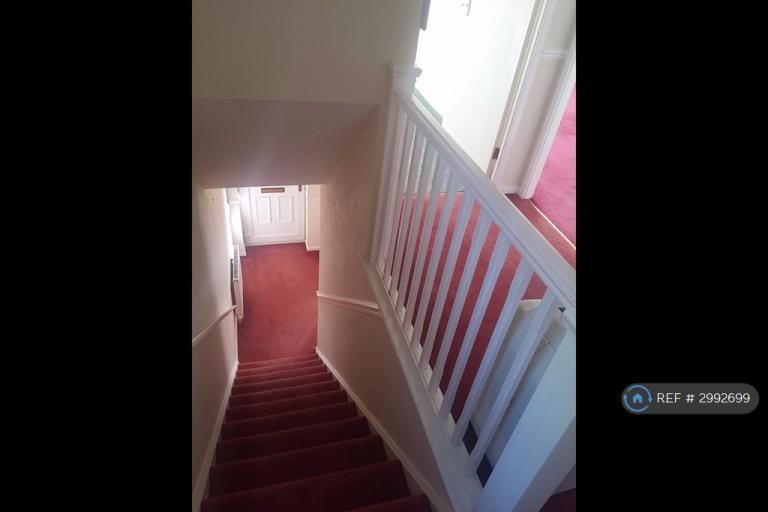 House Discovery Close in Sandwell