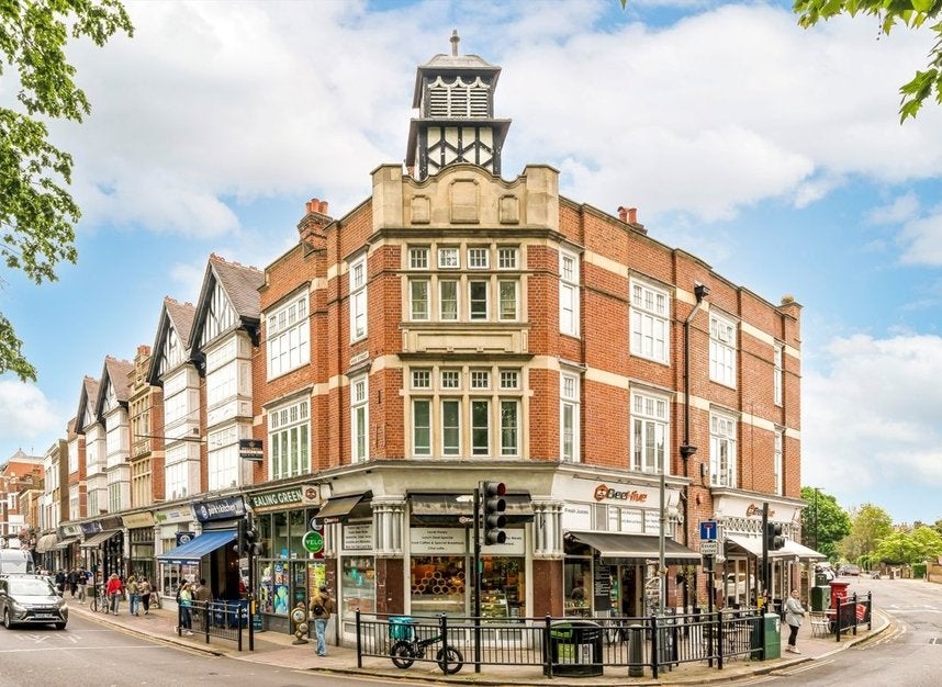 Flat Ealing Green in Greater London