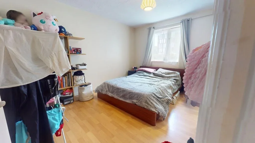 Flat Woodgate Drive in Greater London
