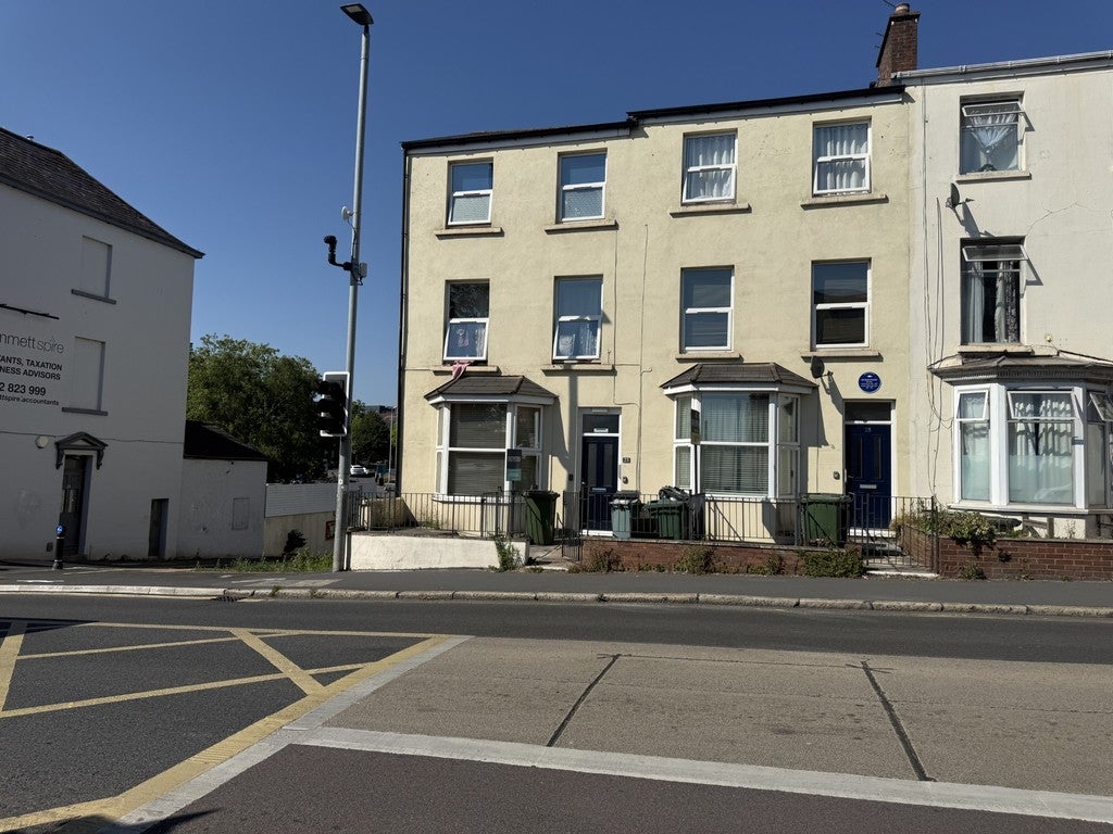 Flat Denmark Road in Exeter