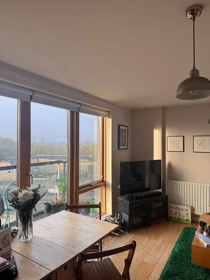 Flat Felstead Street in Greater London