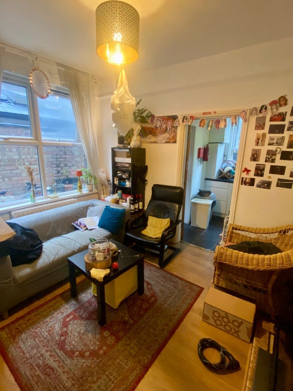 Room Cricklade Avenue in Greater London