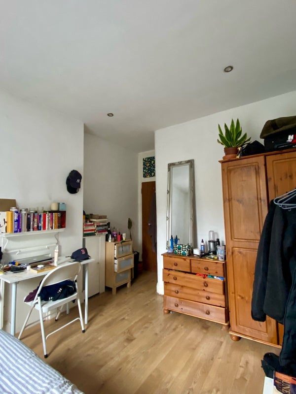 Room Cricklade Avenue in Greater London