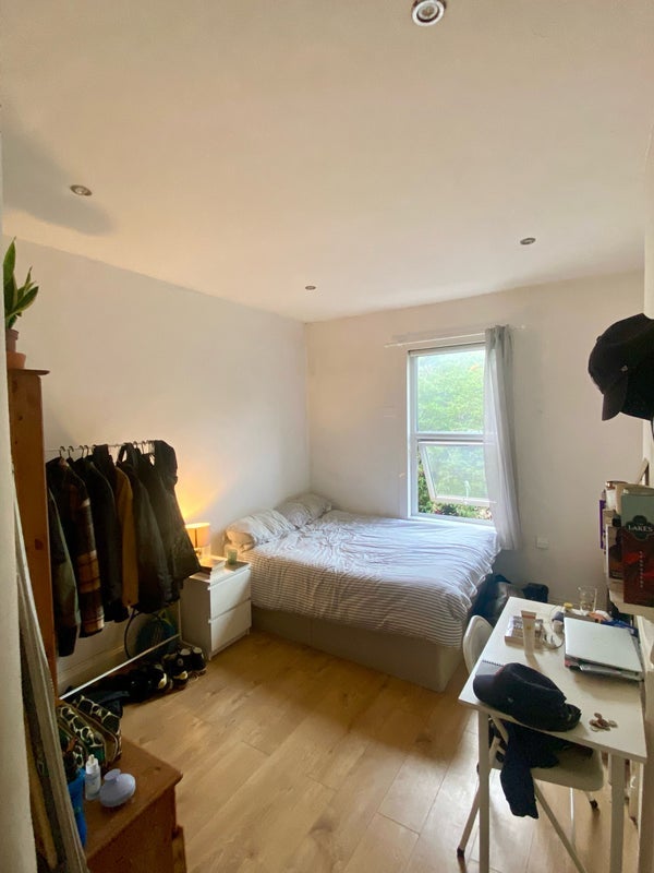Room Cricklade Avenue in Greater London