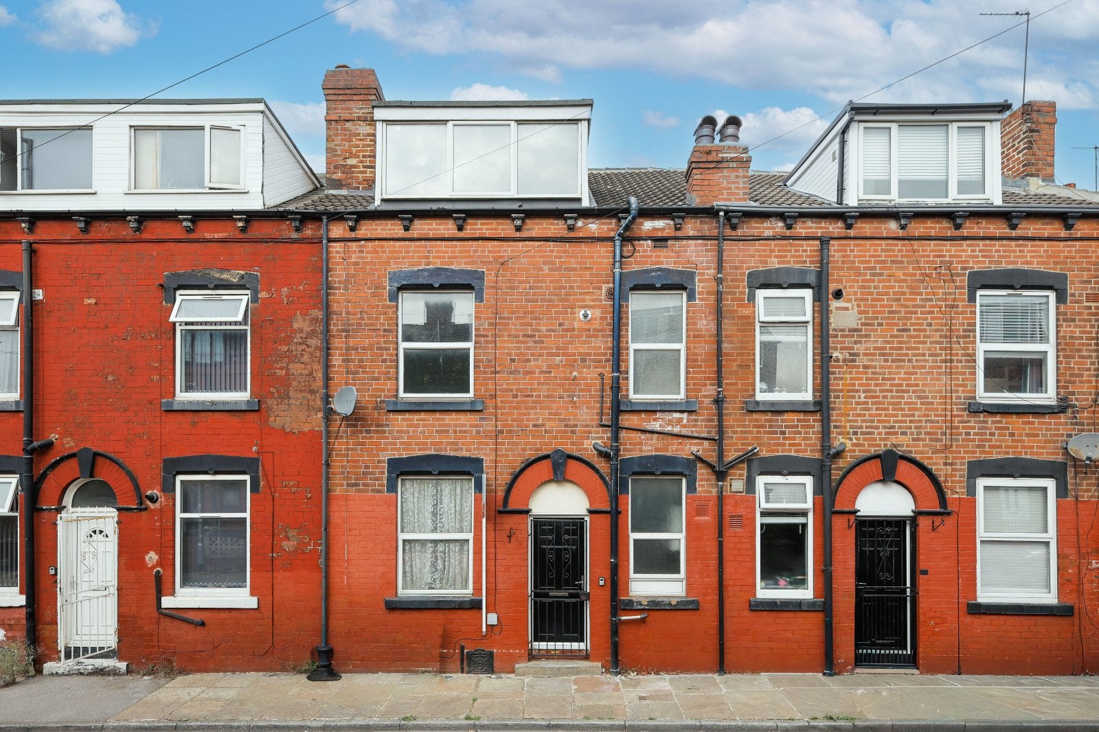 House Whingate Avenue in Leeds