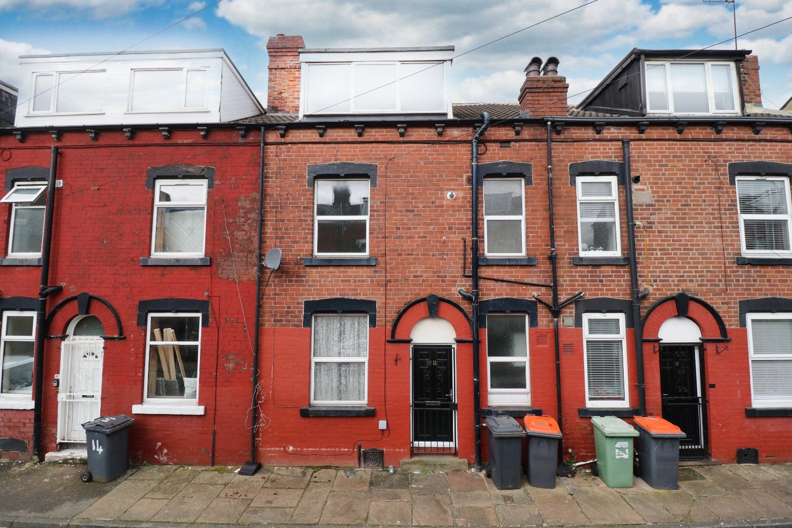 House Whingate Avenue in Leeds