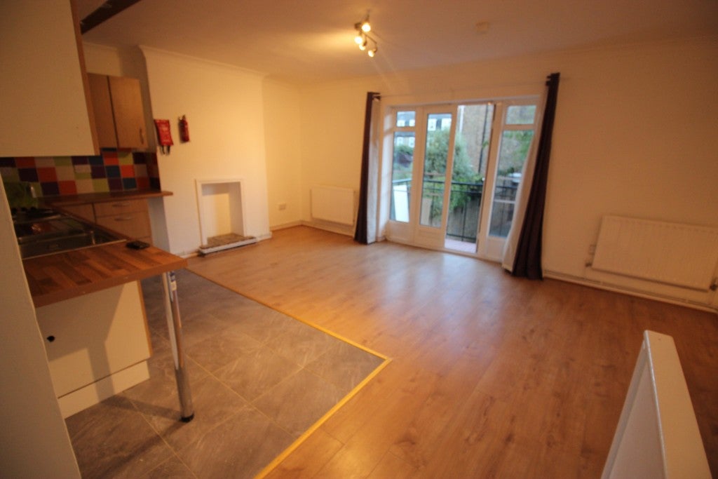 Room Castor Lane in Greater London
