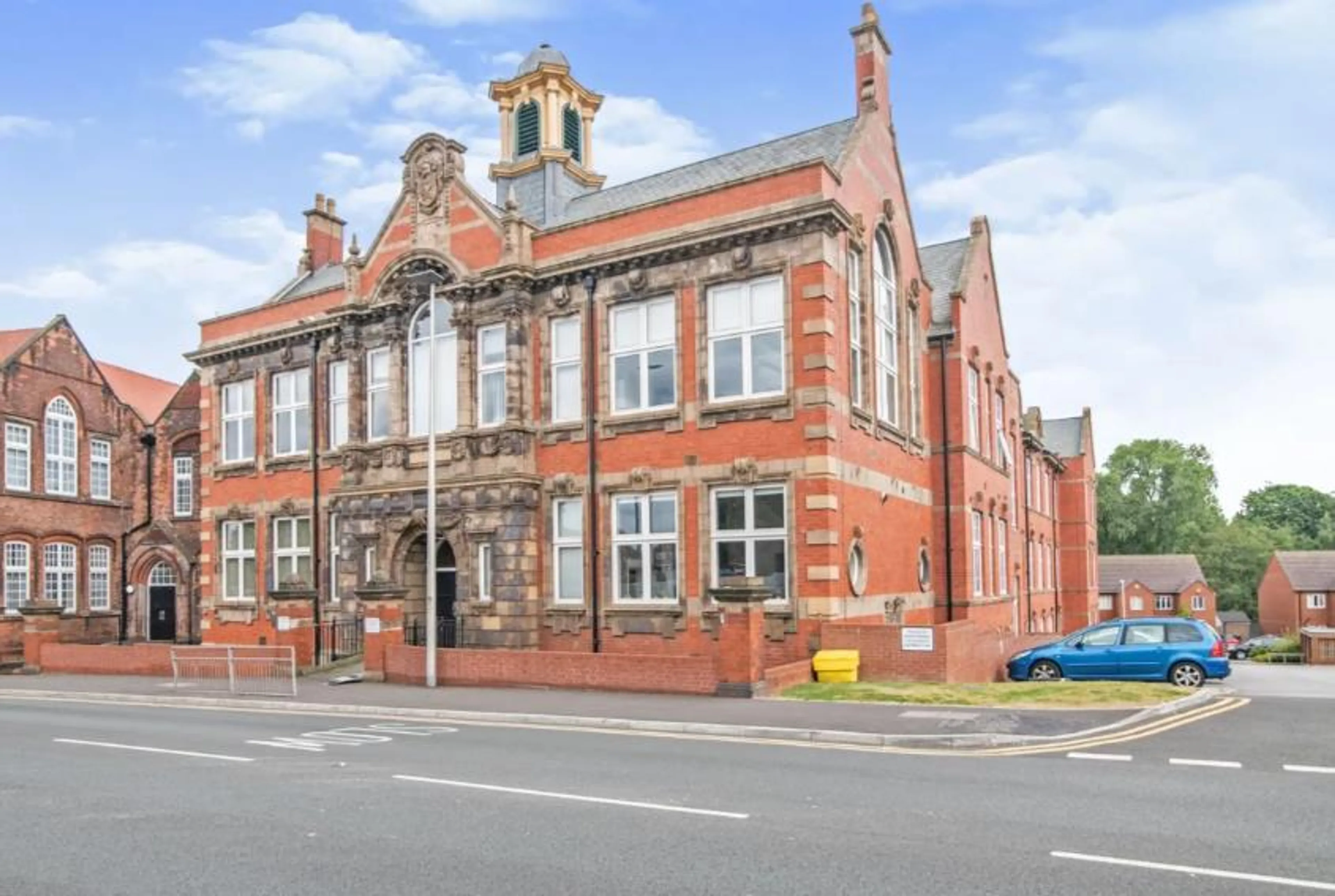 Flat Crocketts Lane in Sandwell