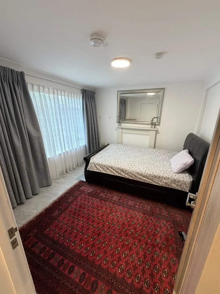 Room Staines Road East in Borough of Spelthorne