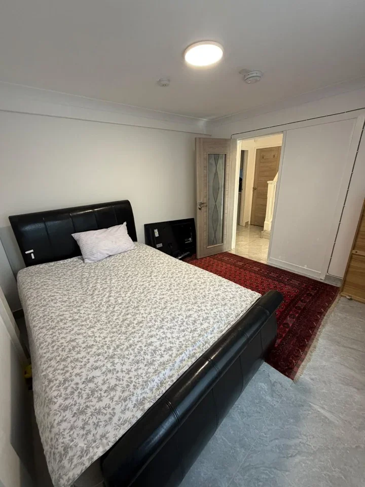 Room Staines Road East in Borough of Spelthorne