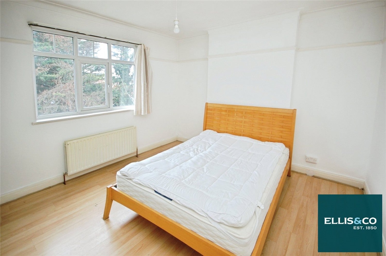 Flat Finchley Road in Greater London