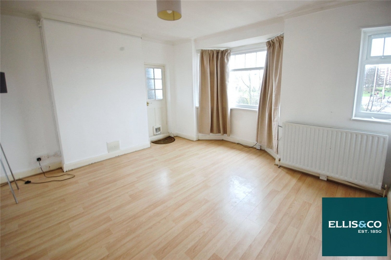 Flat Finchley Road in Greater London