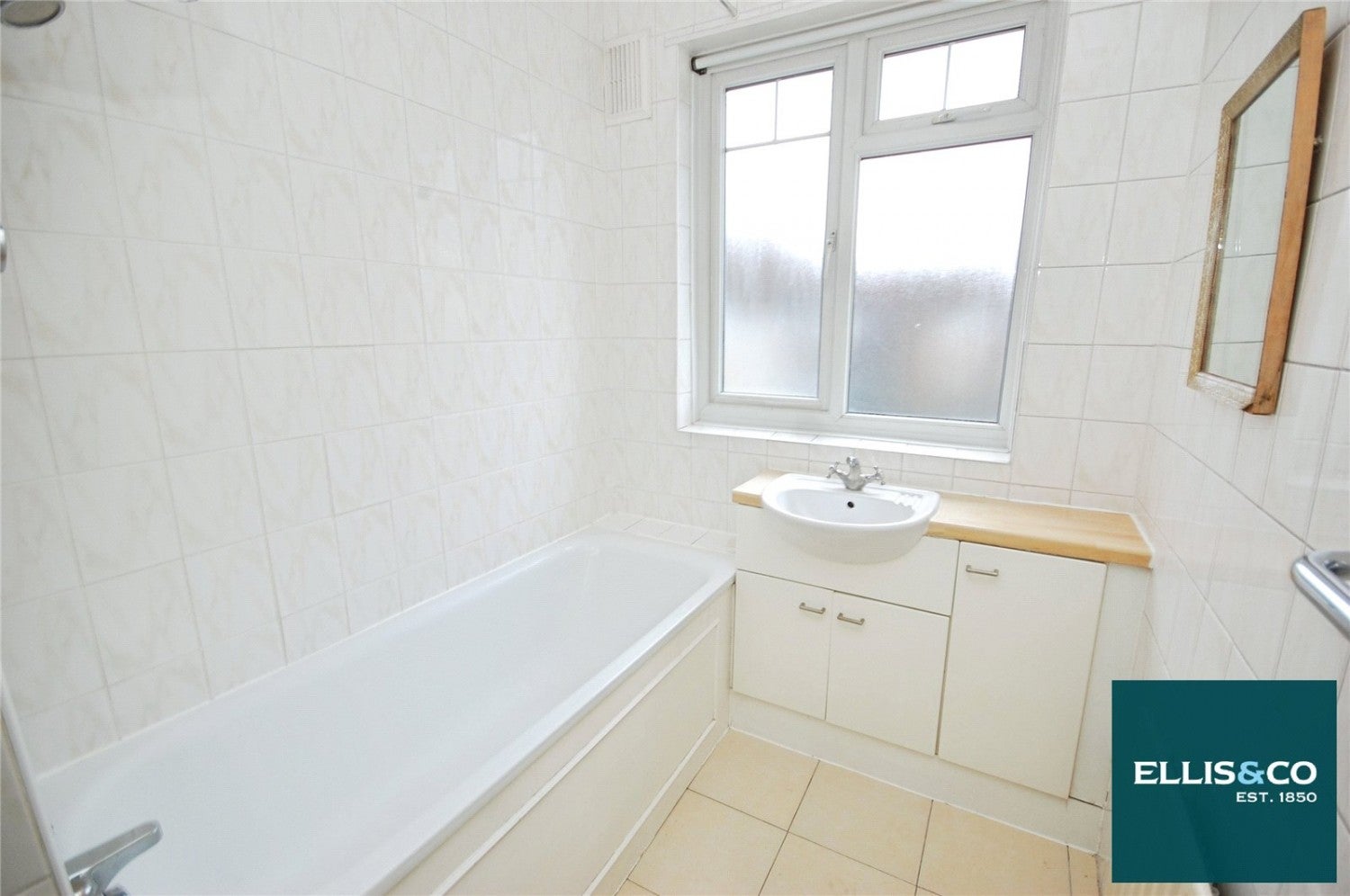 Flat Finchley Road in Greater London