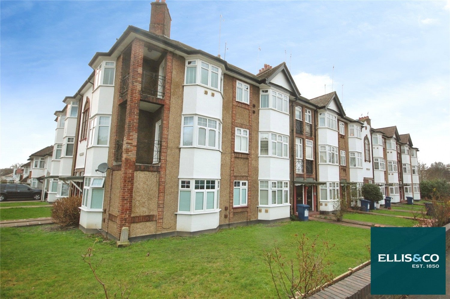 Flat Finchley Road in Greater London