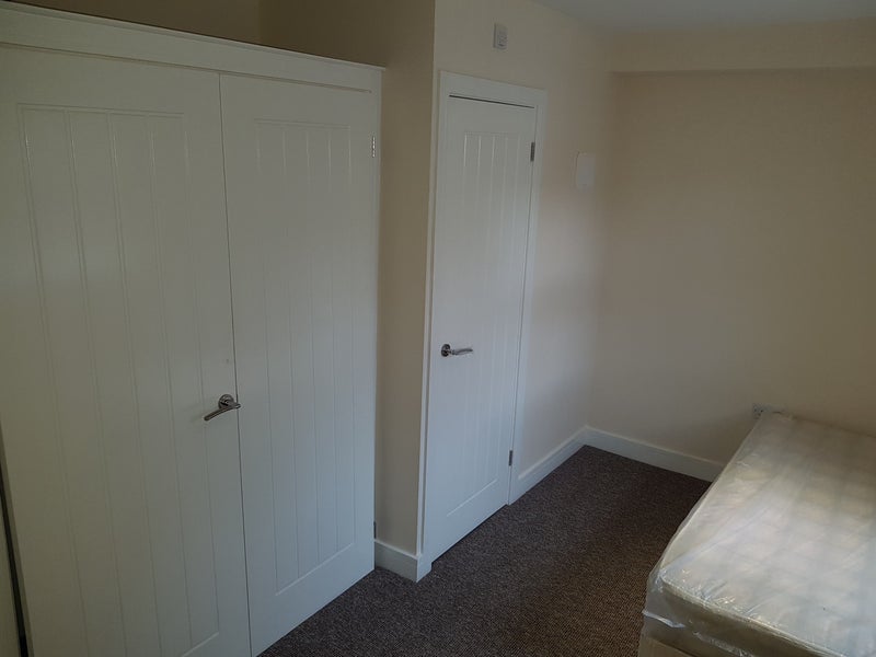 Room Hubert Road in Birmingham