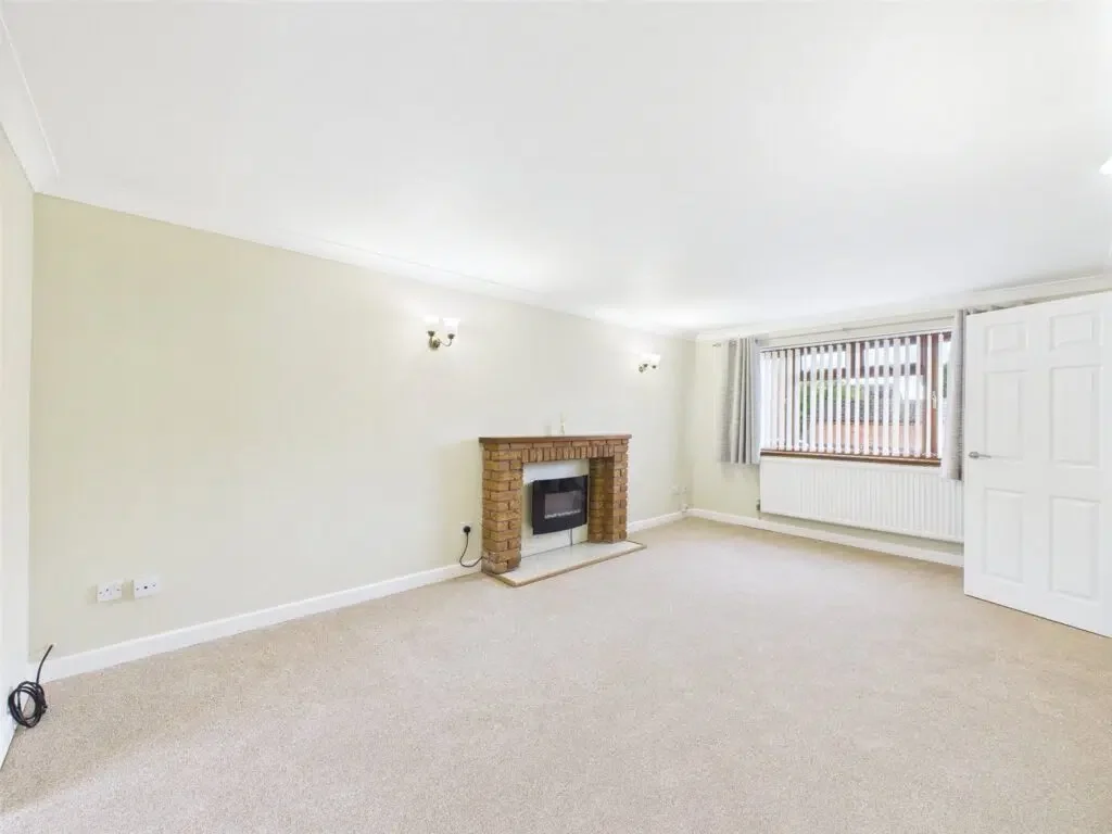 House Aconbury Close in Worcester