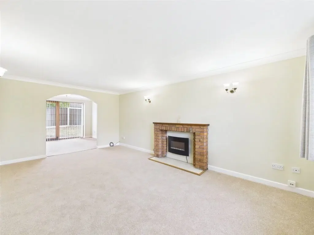 House Aconbury Close in Worcester