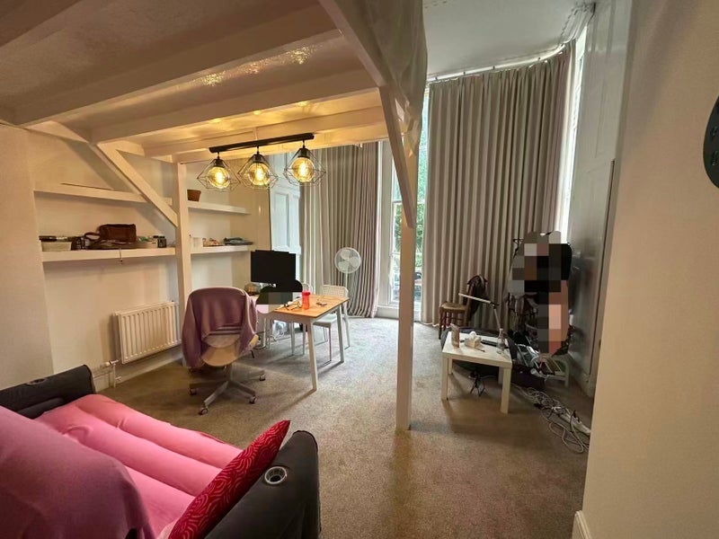 Room Tyndalls Park Road in Bristol