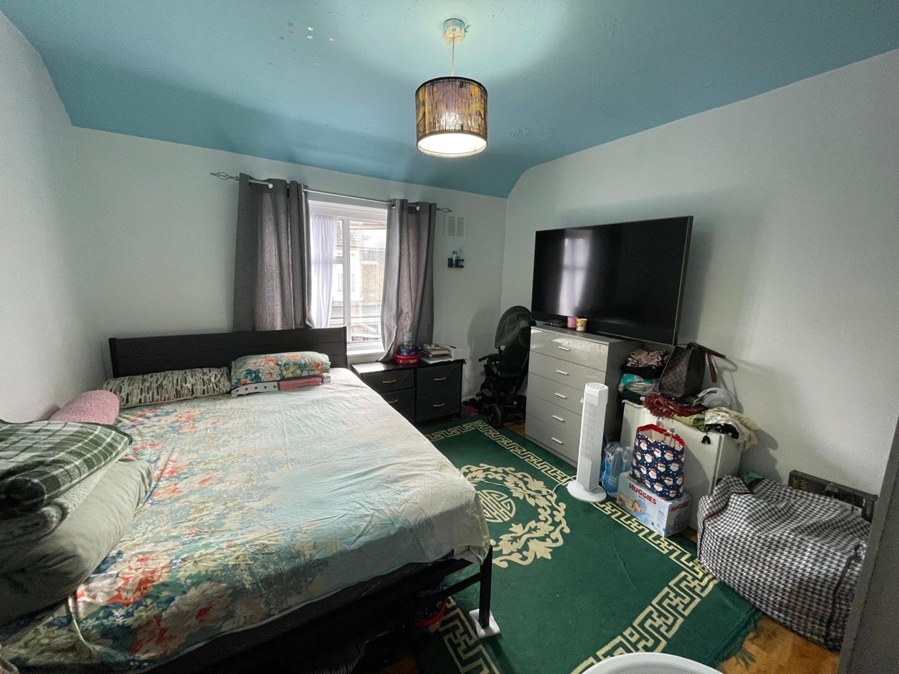 Room Sheppey Road in Greater London