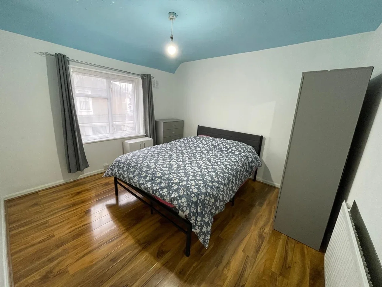Room Sheppey Road in Greater London