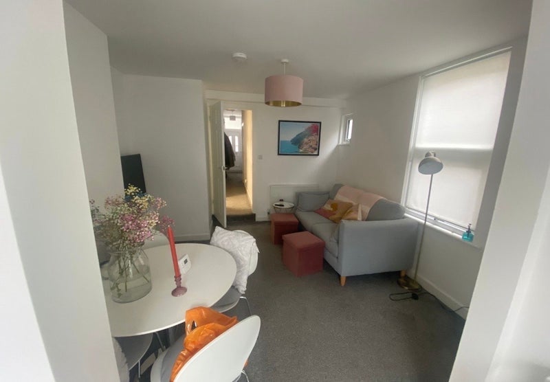 Room Cambray Road in Greater London