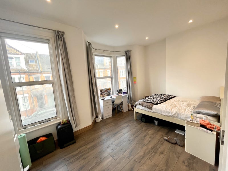 Room Hemberton Road in Greater London