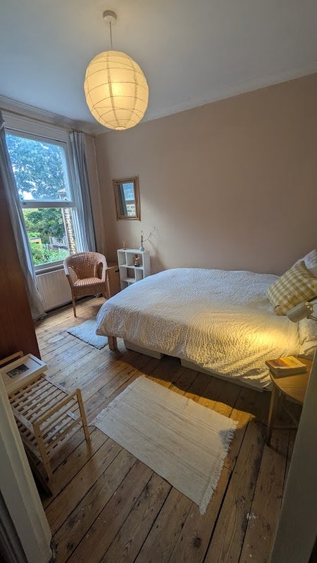 Room Lynmouth Road in Greater London