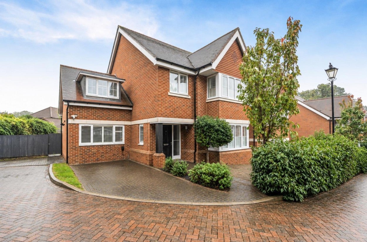 House Swallowtail Grove in Surrey Heath
