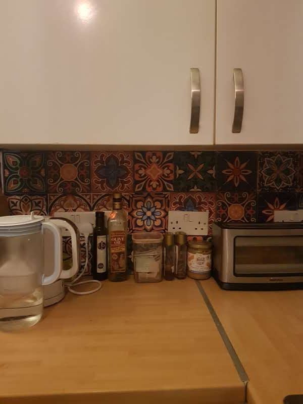Room Harvist Road in Greater London