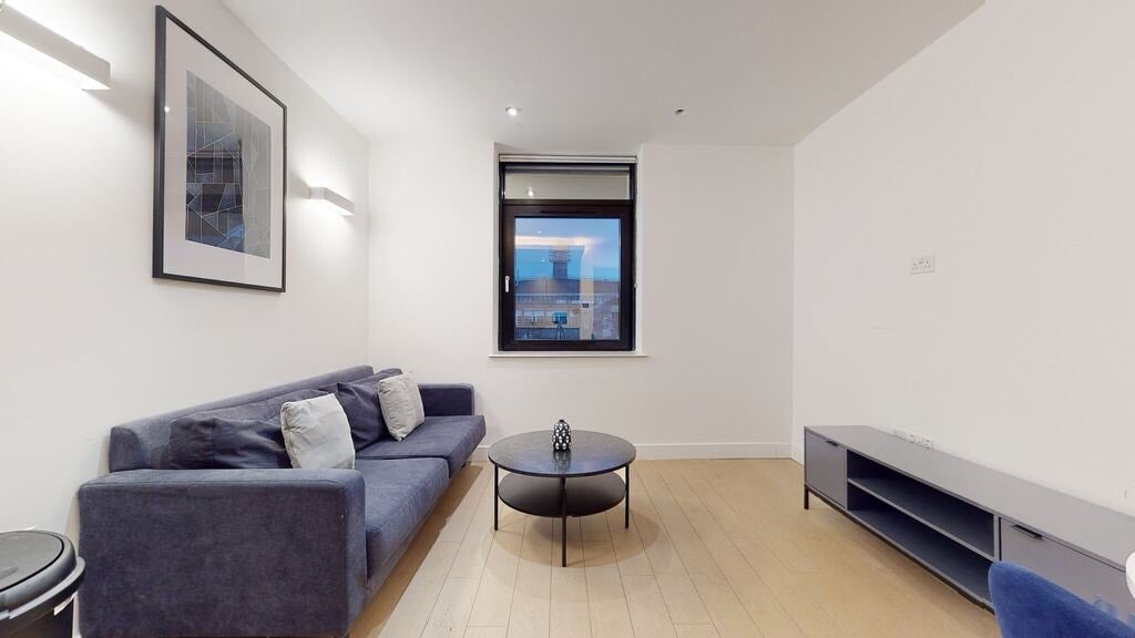Flat Great West Road in Greater London