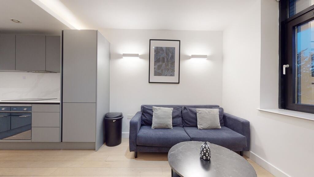 Flat Great West Road in Greater London