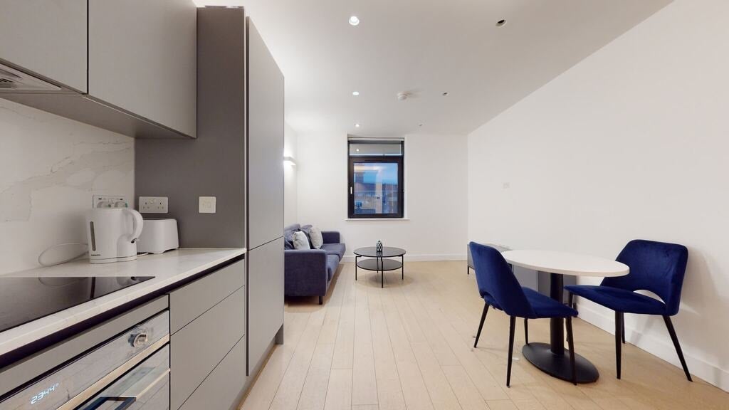 Flat Great West Road in Greater London