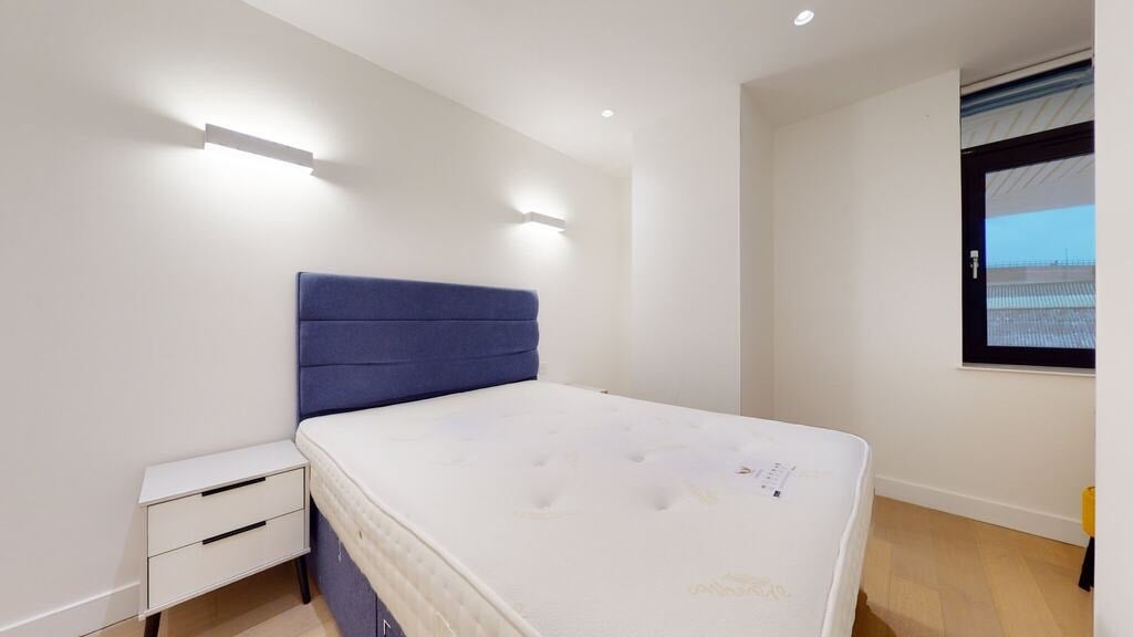 Flat Great West Road in Greater London