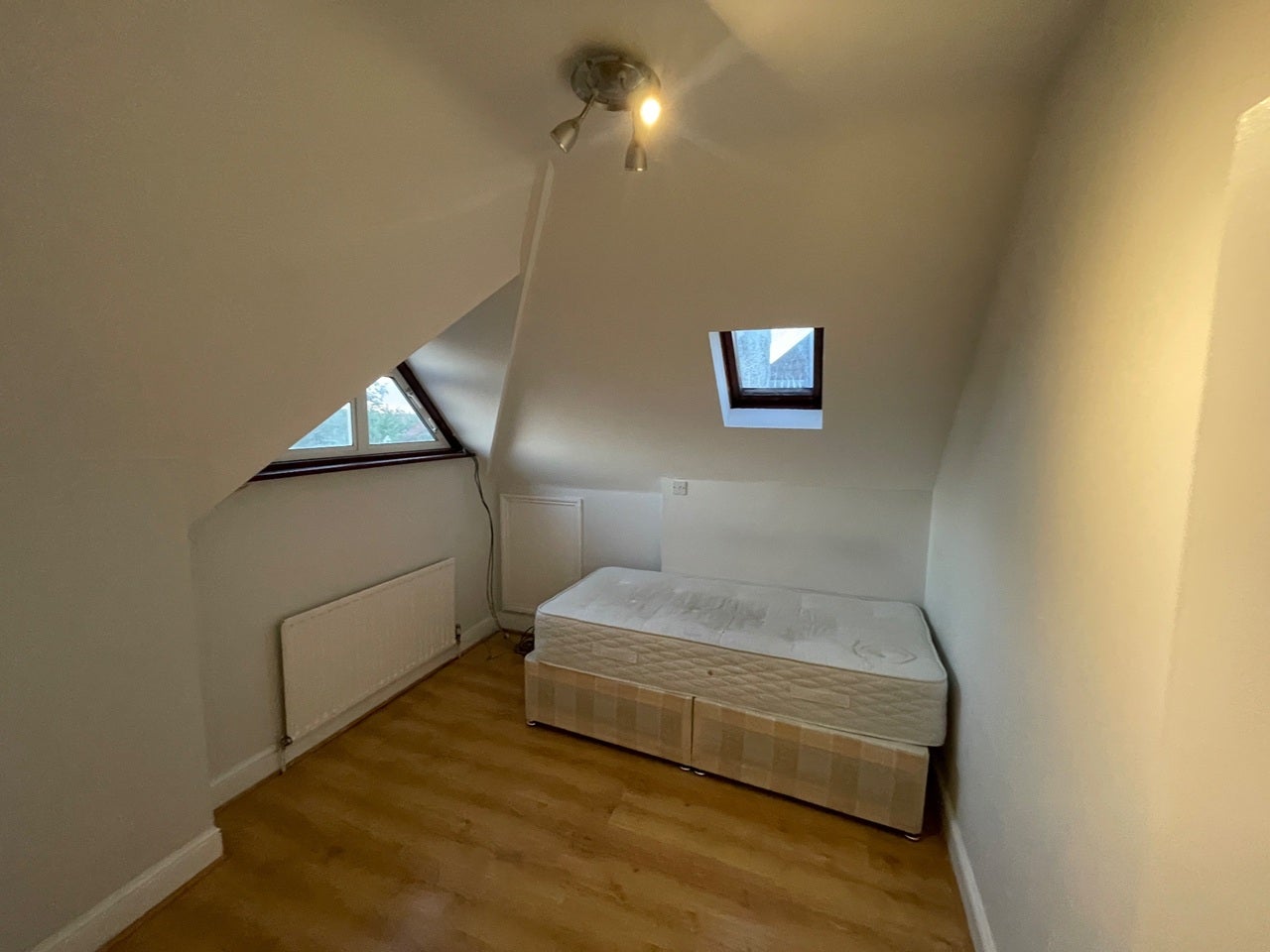 Flat Woodstock Road in Greater London