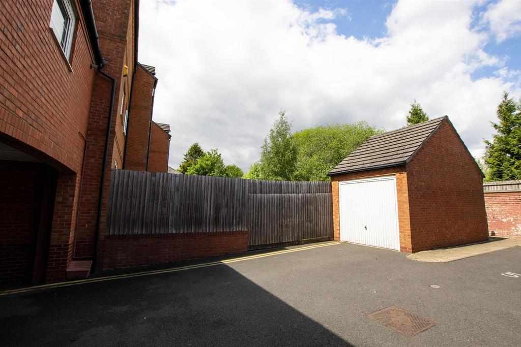Flat Ten Acres Mews in Birmingham