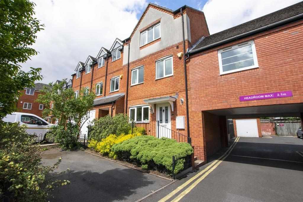 Flat Ten Acres Mews in Birmingham