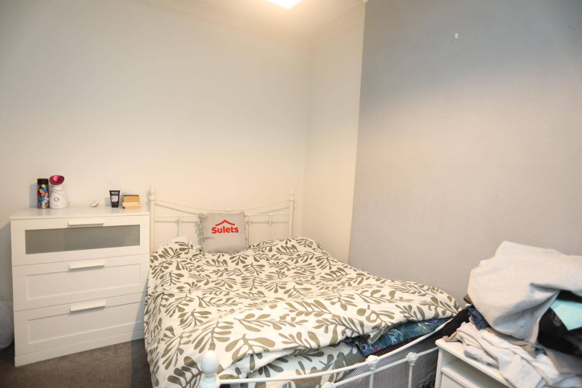 Room Thurlow Road in Leicester